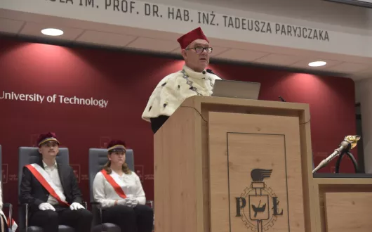 Rektor Krzysztof Jóźwik przemawiający podczas uroczystości 79. urodzin Politechniki Łódzkiej 