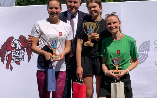 Winning women on the podium with the Rector of the Lodz University of Technology- Lodz University of Technology (Rector's Cup Run - Life Mercury Free)