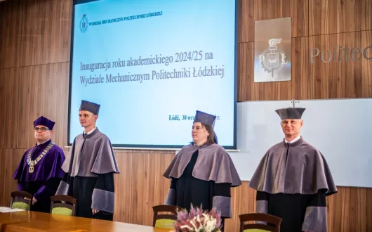 Dziekani podczas inauguracji roku akademickiego ubrani w togi