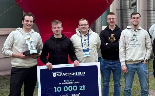 Grupa studentów Wydziału z nagrodami