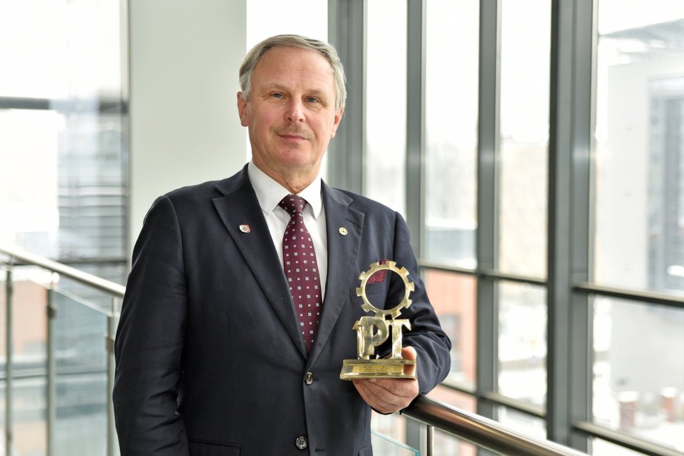 Winner of the 29th Technical Review Award