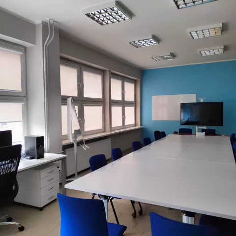 Active learning methods room - creative design room, quiet learning room with a long table and chairs and a TV