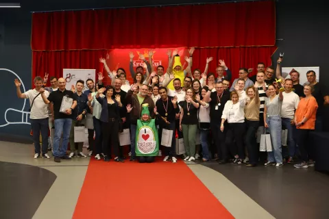 Grupa pracowników Wydziału Mechanicznego podczas wydarzenia jubileuszowego