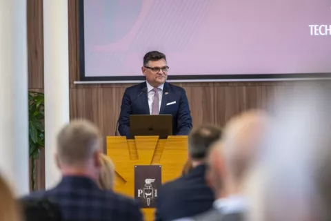 Dziekan prof. Jacek Sawicki przemawiający podczas jubileuszu Wydziału 