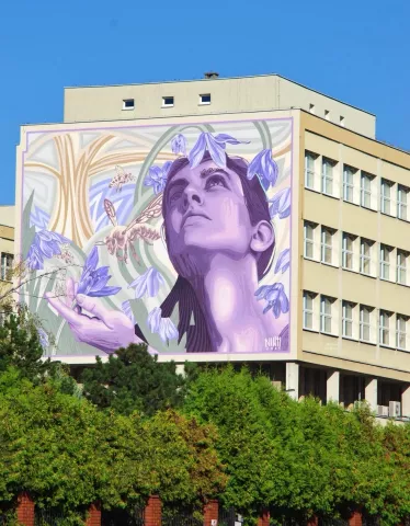 Mural na budynku Wydziału CIEKAWOŚĆ