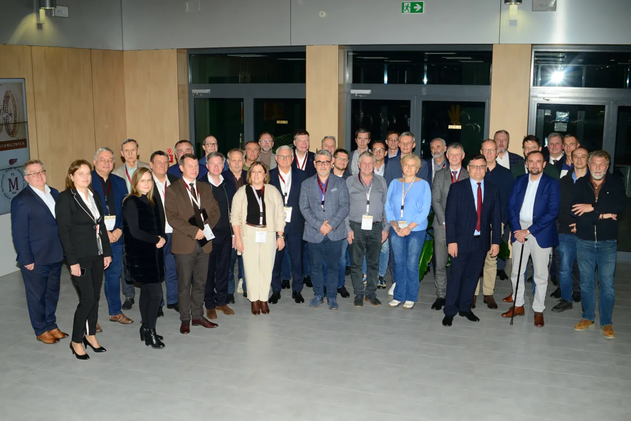 Zdjęcie grupowe wszystkich uczestników konferencji Dziekanów