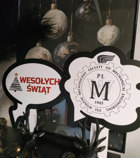 Chmurki promocyjne z napisami Wesołych Świąt